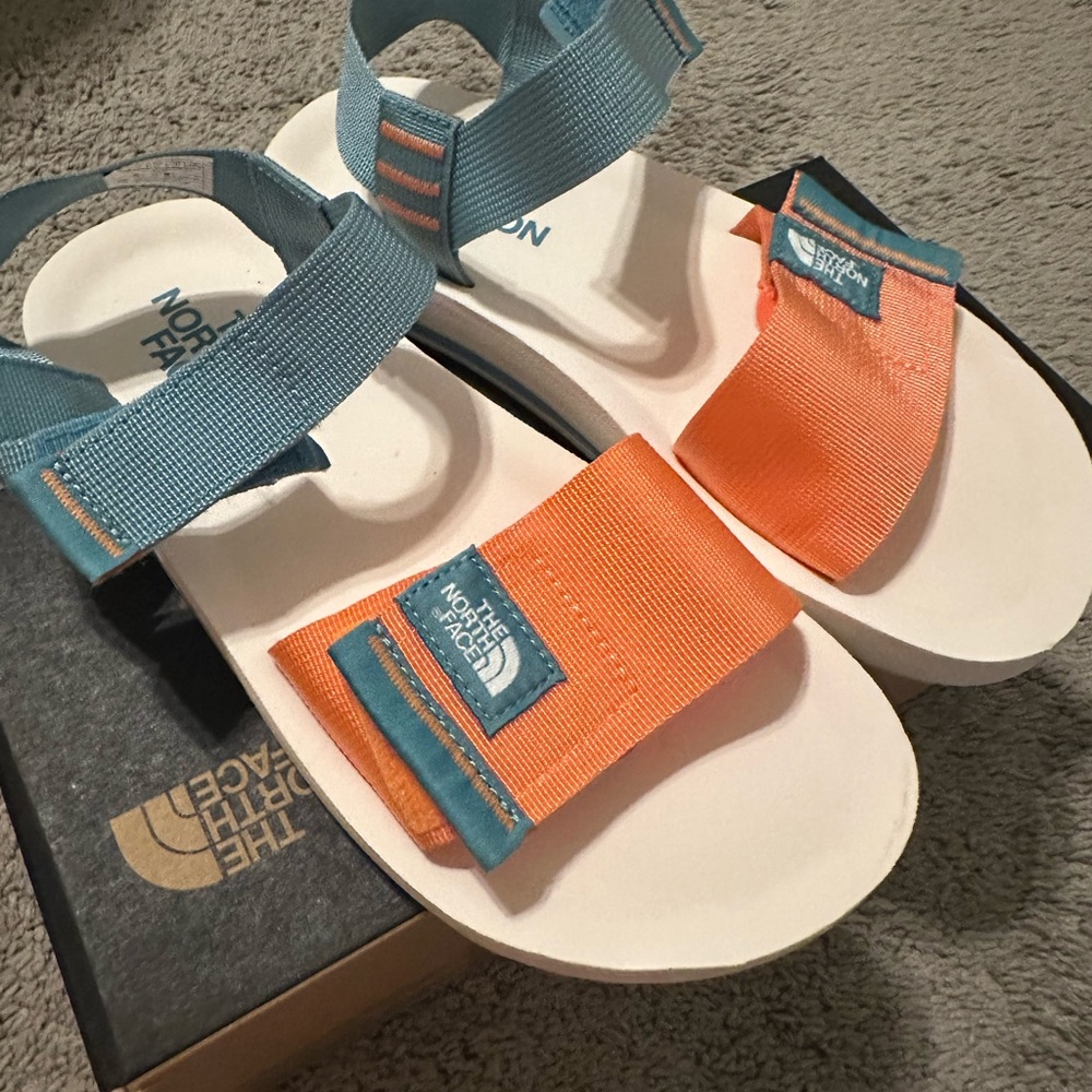 Women’s NorthFace Skeena Sandal- Size 6